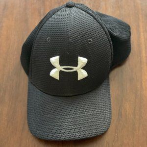Black Under Armour Hat - Style 1217896 - Size M/L